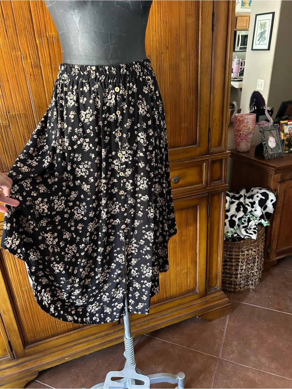 Black & Cream Floral Button Front Midi Skirt Size S NWT